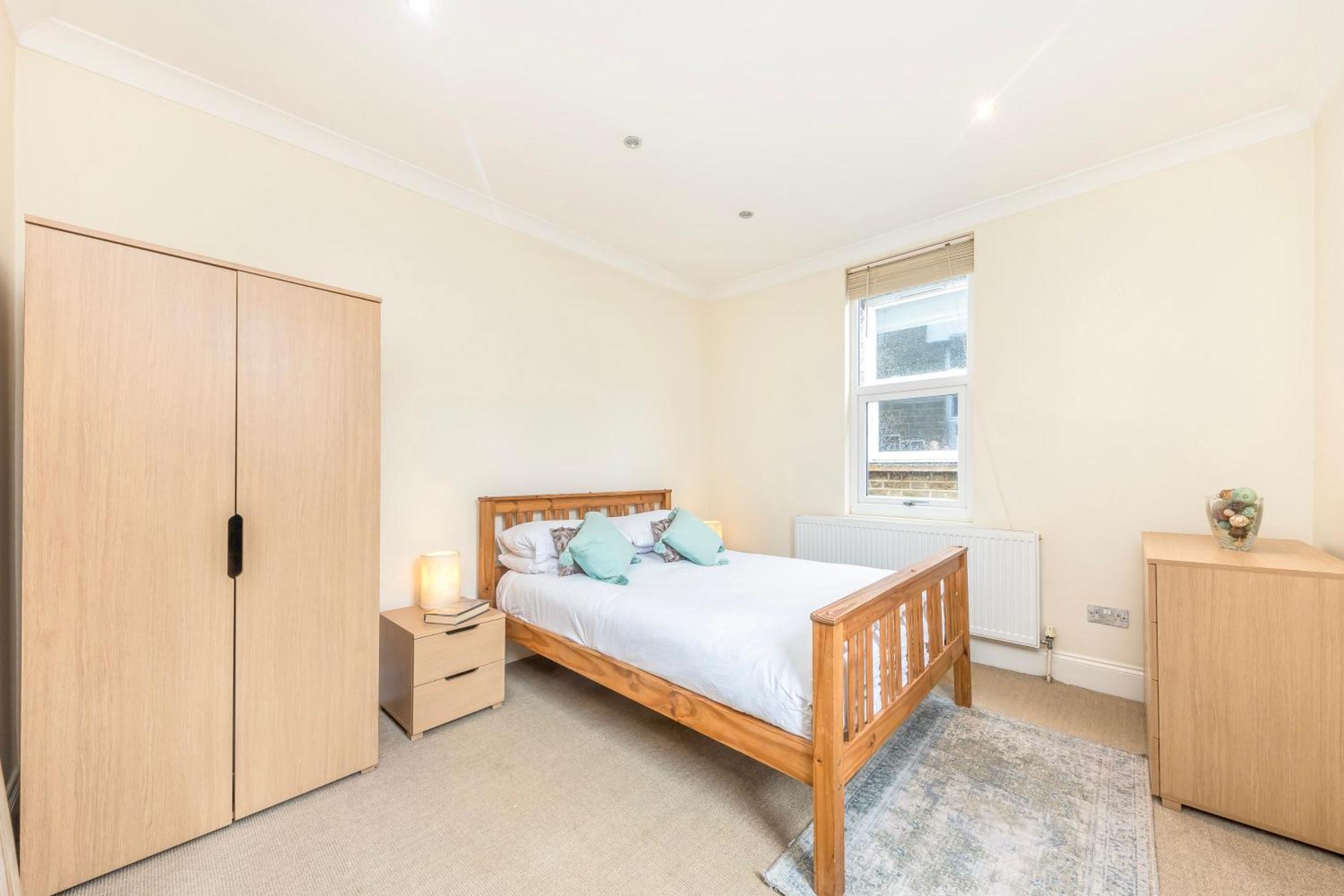 Stylish & Spacious 3 Bed Victorian House Sleeps Up To 7 - Near O2, Museums, Excel, Mazehill Station 12 Mins Direct Into London Bridge Exterior photo